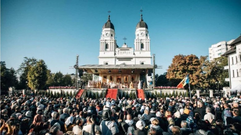 Pelerinajul Sfintei Parascheva: O adunare spirituală și culturală
